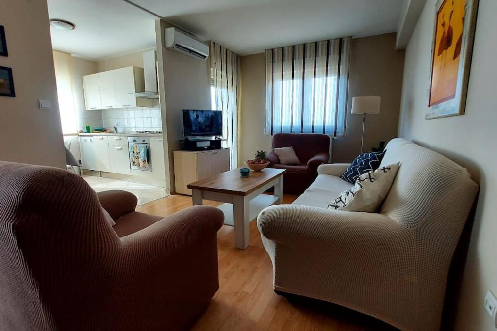 Apartman Ana Pula - Calm, Free Parking, Close To Center Exterior photo